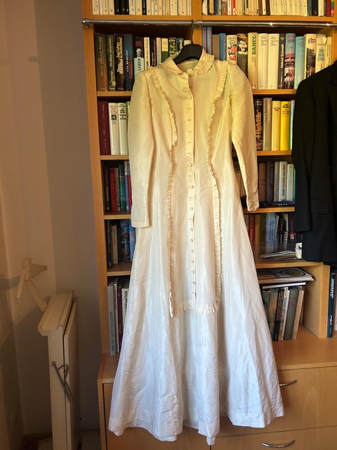 Ein antikes Hochzeitskleid